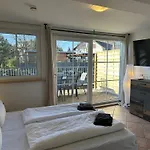 Gaestehaus Am Bach 鲁斯特